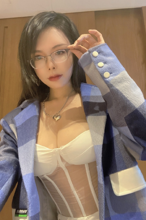 @秋和柯基(夏小秋秋) COS写真作品38套原图合集